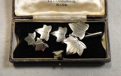 Lot 90 - Geoffrey Bellamy for George Tarratt a silver ivy leaf brooch