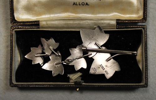 Lot 90 - Geoffrey Bellamy for George Tarratt a silver ivy leaf brooch