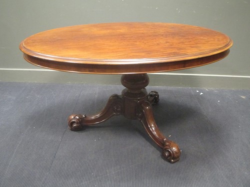 Lot 740 - A 19th century mahogany oval centre table 74 x...