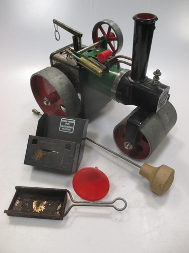 Lot 330 - A boxed Mamod live steam model roller,...