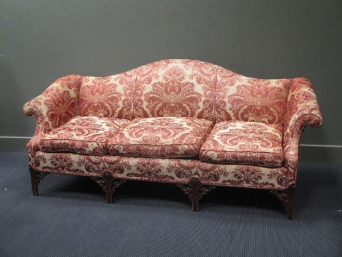 Lot 708 - A George III style hump-back settee 86 x 210 x...