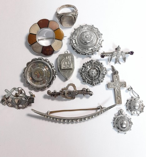 Lot 391 - A collection of Victorian silver jewellery (13...