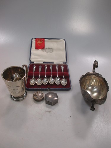 Lot 427 - Various silver: sauce boat, mug, 2 pill boxes,...