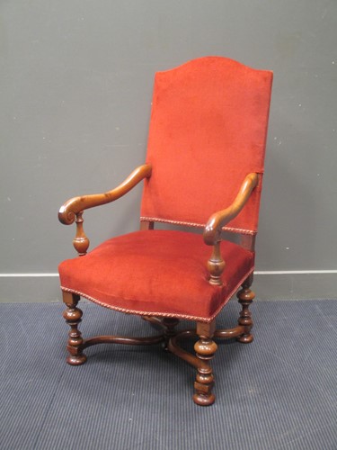 Lot 505 - An 18th century style walnut hump back open...