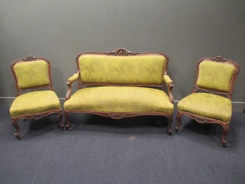 Lot 713 - A Rococo style three piece suite to include a...