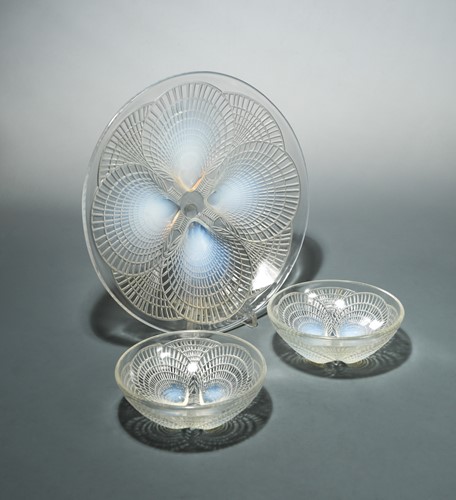 Lot 4 - Coquille, an R. Lalique opalescent glass dish