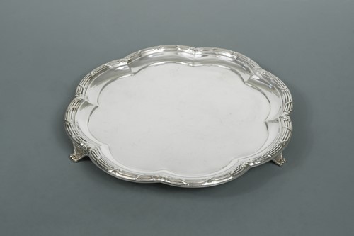 Lot 377 - An Edward VII silver salver
