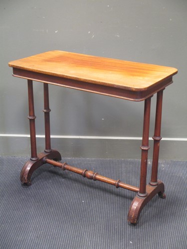 Lot 531 - A mahogany side table 70 x 76 x 38.5cm