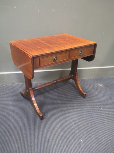 Lot 719 - A small sofa table 56 x 59 x 41.5cm