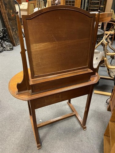 Lot 147 - Attributed to Heal's Arts & Crafts oak dressing table, circa 1900