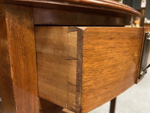 Lot 147 - Attributed to Heal's Arts & Crafts oak dressing table, circa 1900