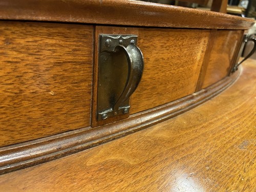 Lot 147 - Attributed to Heal's Arts & Crafts oak dressing table, circa 1900