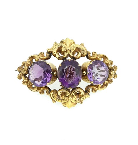 Lot 29 - A Victorian amethyst set brooch