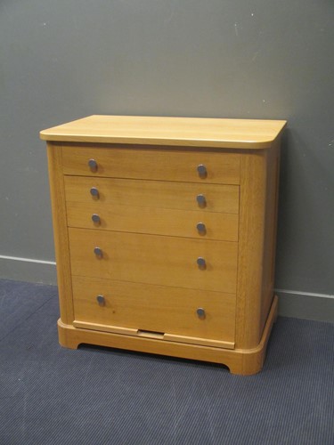 Lot 577A - A modern oak chest of drawers 103 x 102 x 63cm