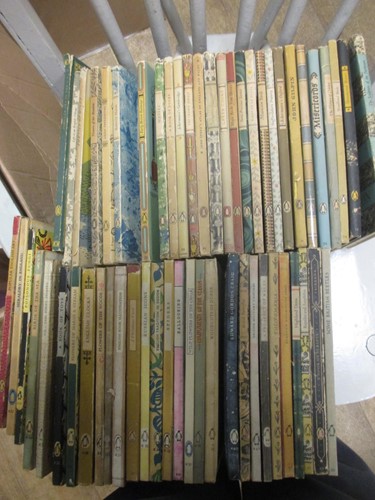 Lot 890 - King Penguin Books, complete set from no. 1 to...