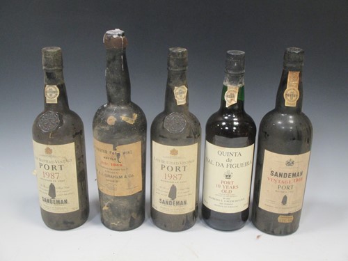 Lot 256 - Sandeman 1966 vintage port (level very top...