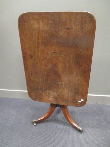 Lot 712 - A George III mahogany breakfast table with...