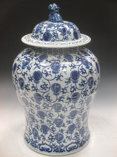 Lot 108 - A large blue and white lidded baluster vase,...