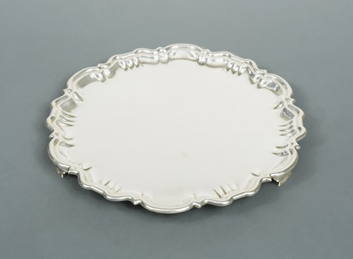 Lot 386 - An Edward VII silver salver
