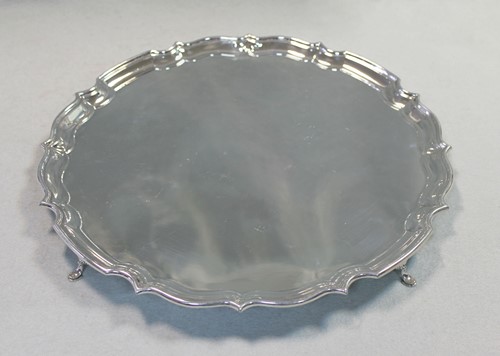 Lot 397 - A George V silver salver