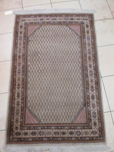 Lot 646 - A Hamadan style wool rug, 190 x 114cm and...