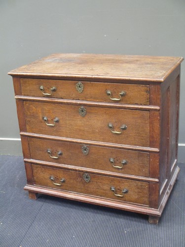 Lot 823 - An oak chest of four long drawers 86 x 91 x 56cm