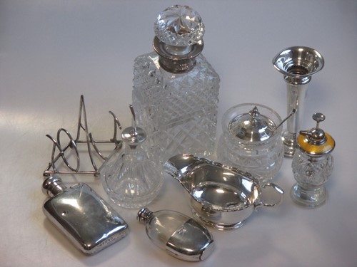 Lot 177 - A collection of silverware including two cased...