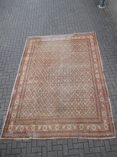 Lot 597a - A fereghan rug, 315 x 225cm
