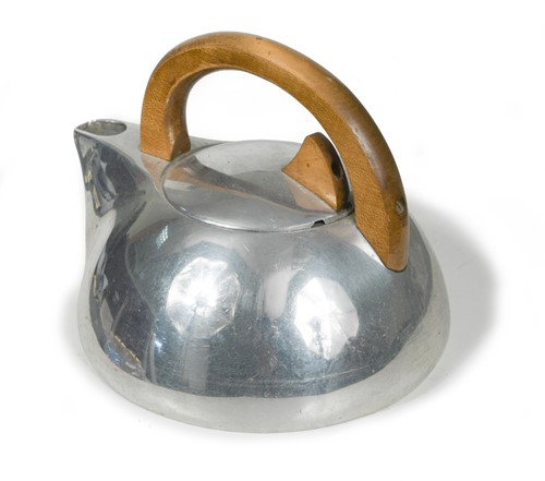 Lot 128 - A Picquot ware K3 aluminium kettle