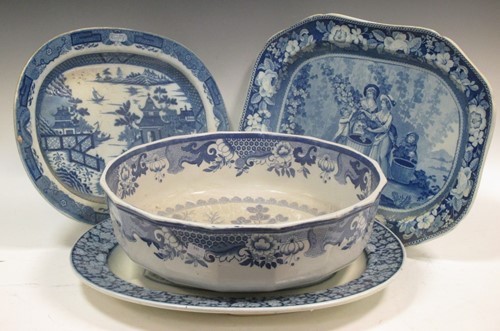 Lot 86 - A mixed assortment of blue and white pottery