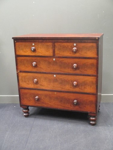 Lot 552 - A Victorian mahogany chest of drawers, 122 x...