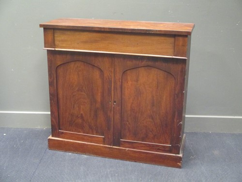 Lot 607 - A 19th century mahogany side cabinet with...
