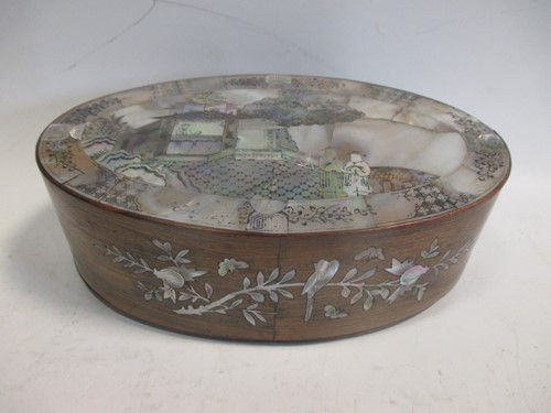 Lot 113 - A Chinese inlaid mother-of-pearl box