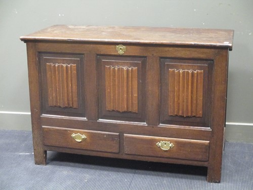 Lot 477 - An antique oak mule chest with triple 'linen...