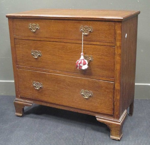 Lot 485 - An oak chest of three long drawers 81 x 84 x 44cm