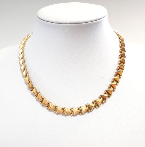 Lot 46 - A modern fancy necklace