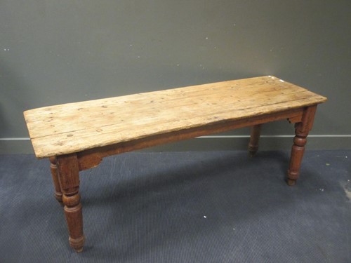 Lot 523 - A pine farmhouse table, 72 x 200 x 63cm