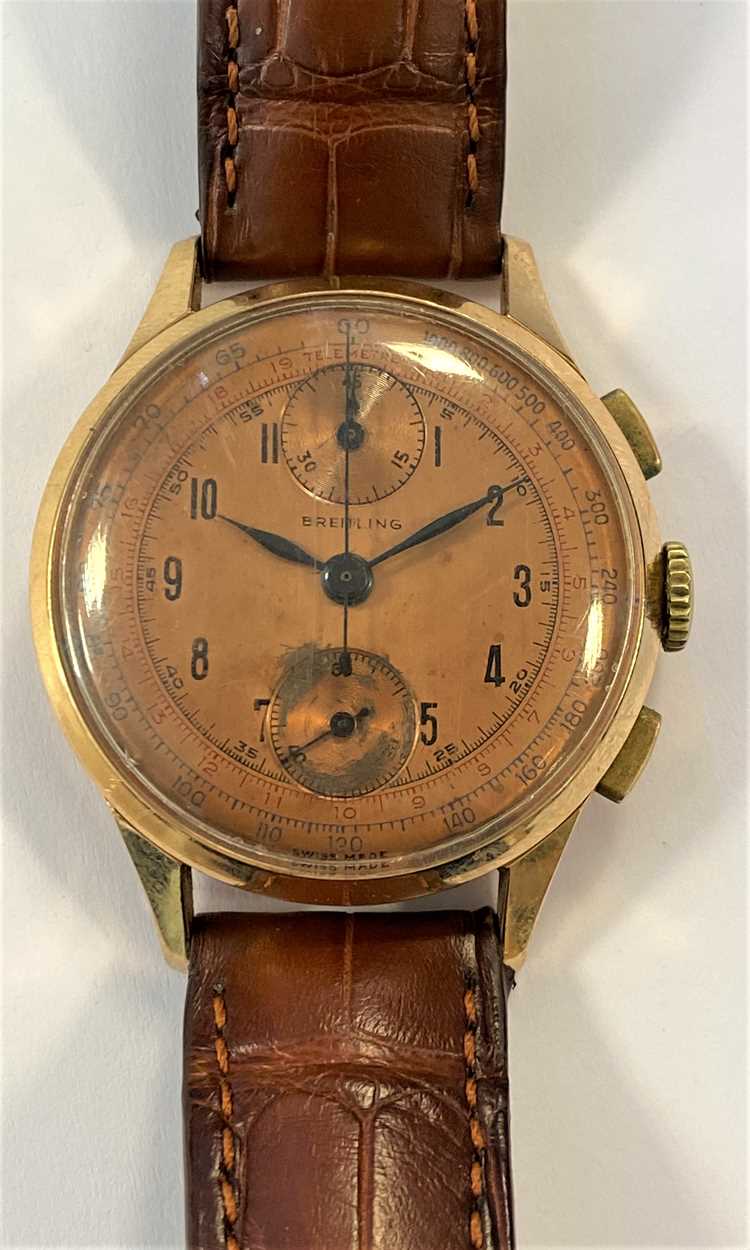 Lot 232 - Chronographe Suisse - A gentleman's Swiss 18ct gold 'up and down' chronograph wristwatch