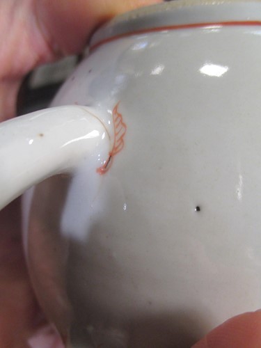 Lot 12 - An 18th century Chinese tea pot, 13.5cm high...