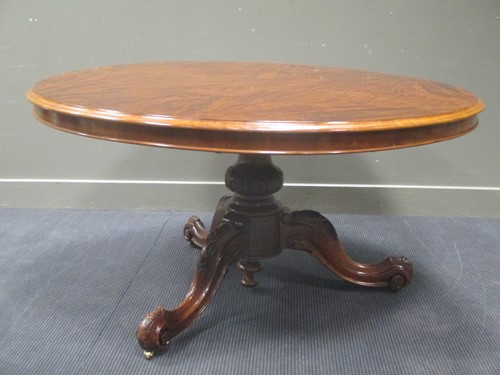 Lot 463 - A mid-19th century circular 4' 6" figured...