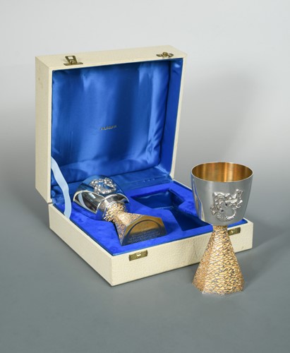 Lot 408 - A pair of 20th century silver commemorative goblets