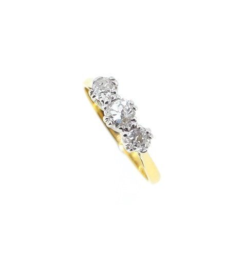 Lot 85 - A three stone diamond ring