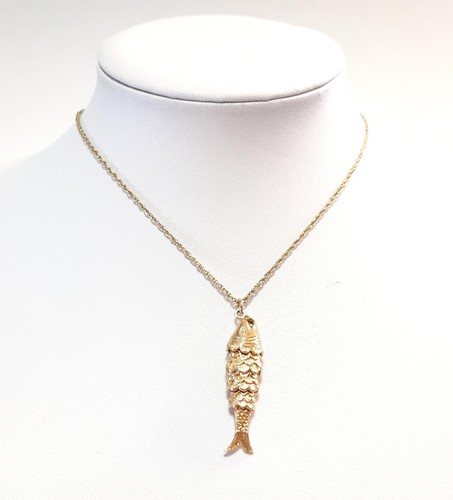 Lot 53 - An articulated fish pendant and chain