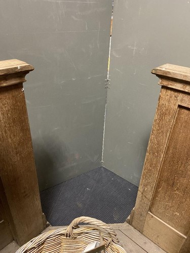 Lot 113 - A Robert 'Mouseman' Thompson oak pulpit