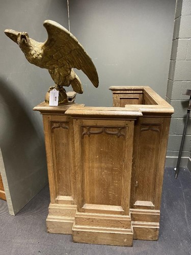 Lot 113 - A Robert 'Mouseman' Thompson oak pulpit
