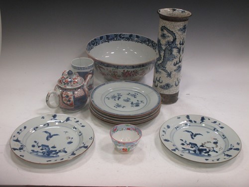 Lot 28 - A pair of blue and white Nanking cargo plates,...