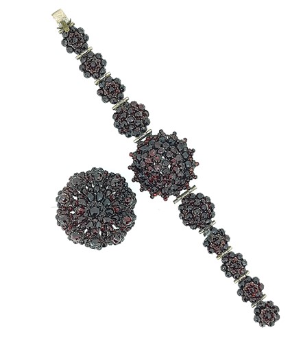 Lot 67 - A Victorian garnet set bracelet and brooch