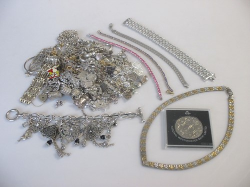 Lot 164 - A large collection of mainly silver jewellery,...