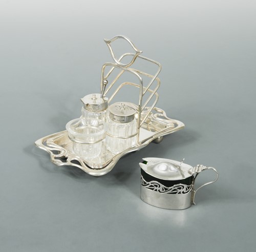 Lot 379 - Two items of Edward VII silver Art Nouveau condiments