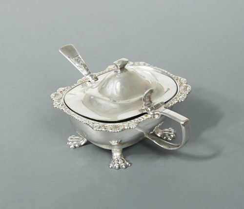 Lot 339 - A George III silver large size mustard